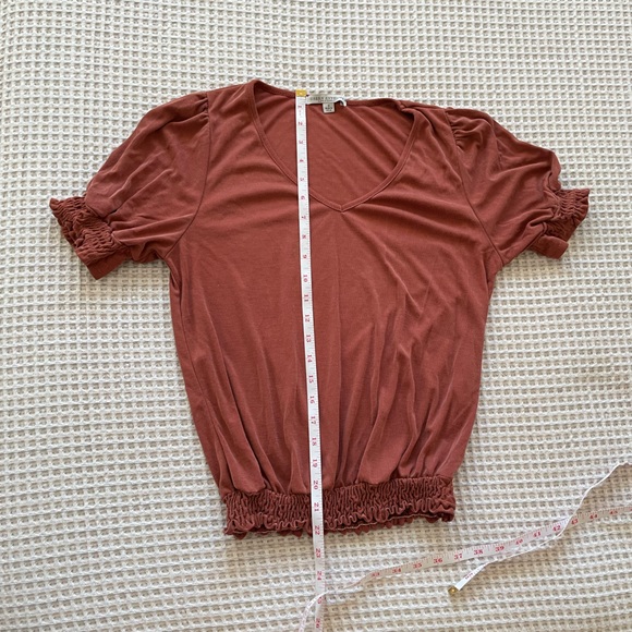 Green Envelopes Rust colored short sleeve blouse/top size small. - Picture 9 of 13